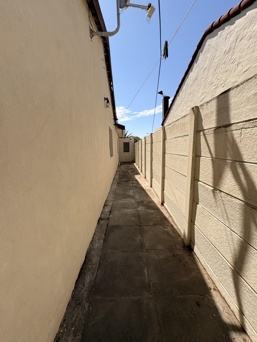 To Let 4 Bedroom Property for Rent in Kirstenhof Western Cape